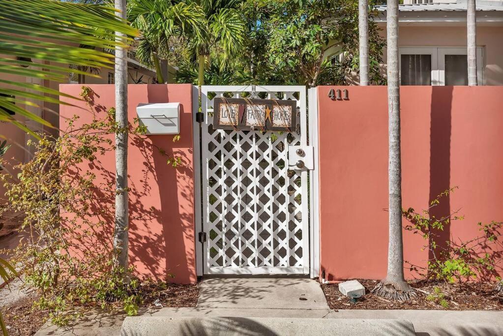 Charming Studio W Pool One Mile To Beach Pets Welcome Lake Worth Beach Dış mekan fotoğraf