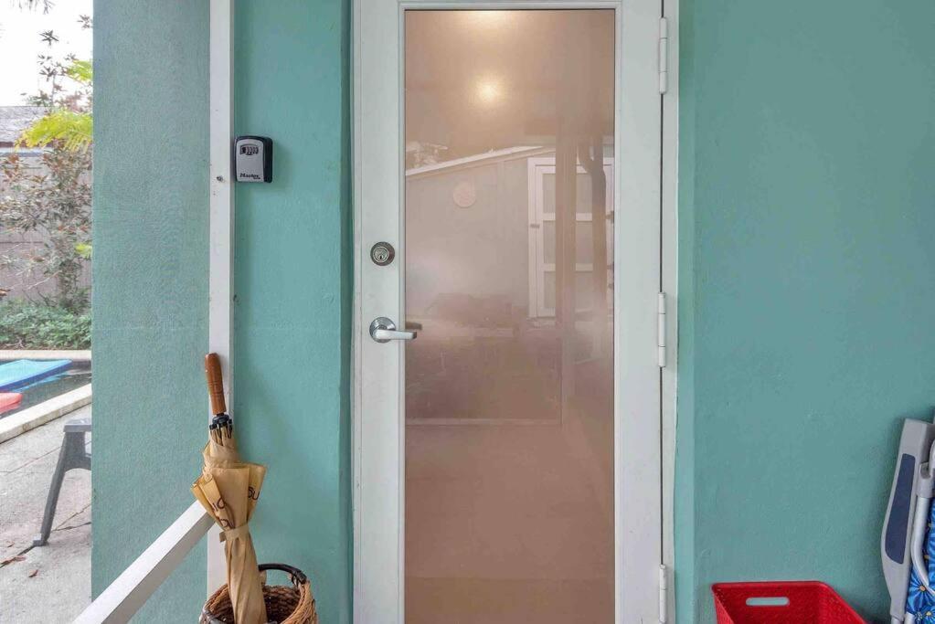 Charming Studio W Pool One Mile To Beach Pets Welcome Lake Worth Beach Dış mekan fotoğraf