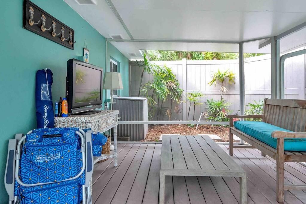 Charming Studio W Pool One Mile To Beach Pets Welcome Lake Worth Beach Dış mekan fotoğraf
