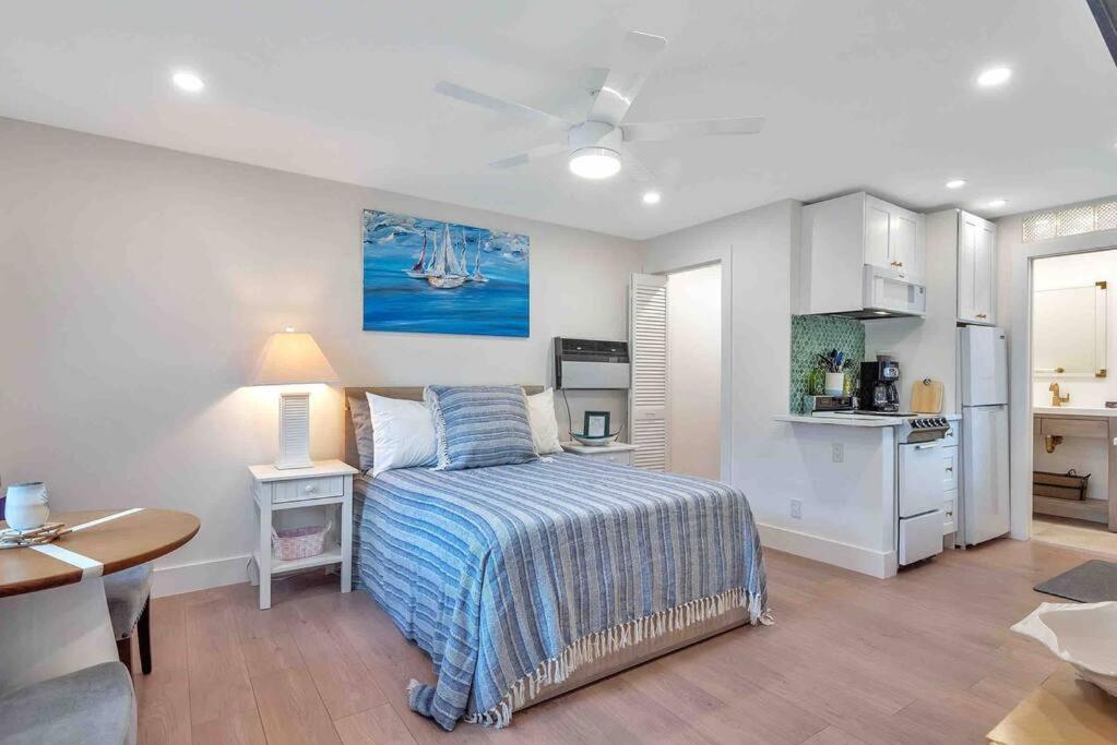 Charming Studio W Pool One Mile To Beach Pets Welcome Lake Worth Beach Dış mekan fotoğraf