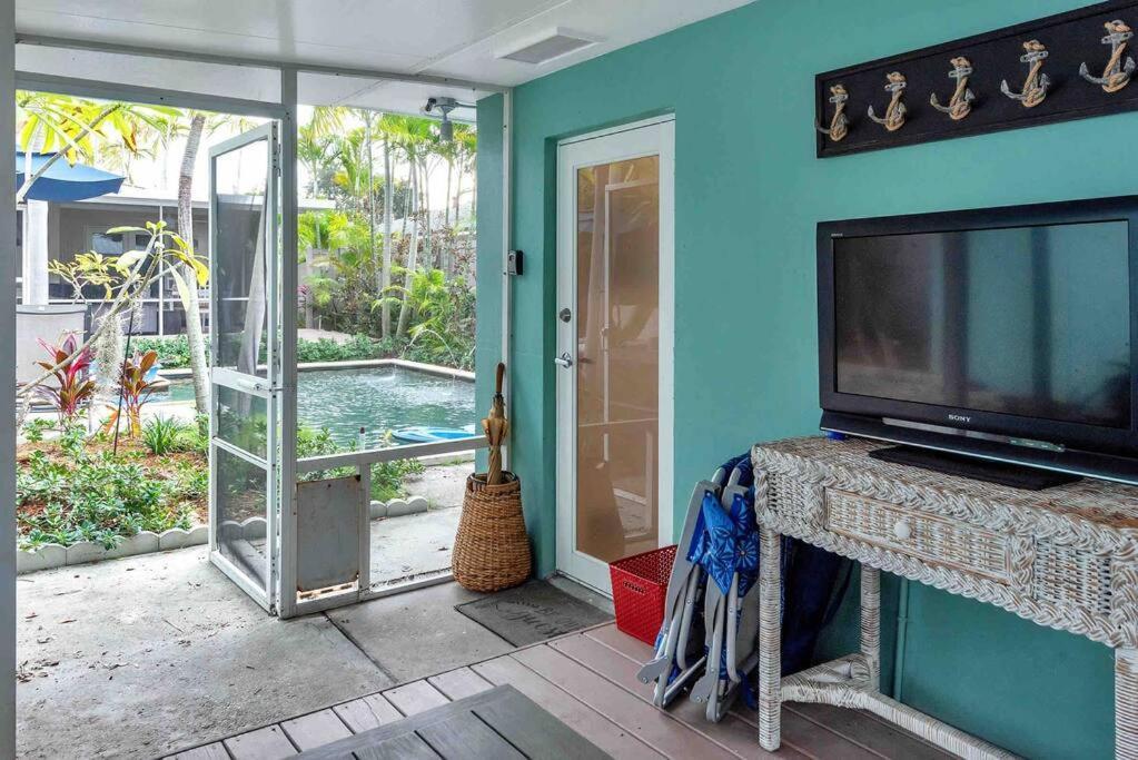 Charming Studio W Pool One Mile To Beach Pets Welcome Lake Worth Beach Dış mekan fotoğraf